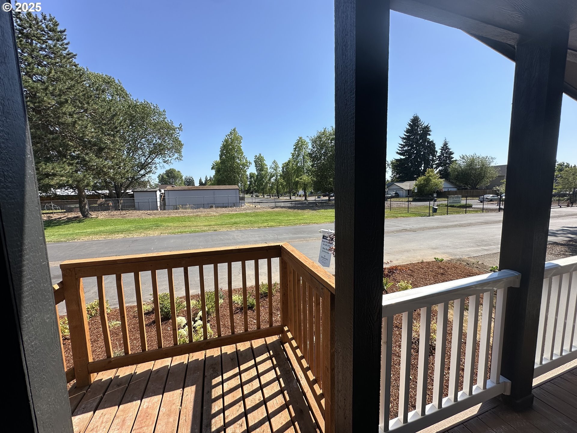 Property Photo: 1400 Candlelight Dr 246 OR 97402
