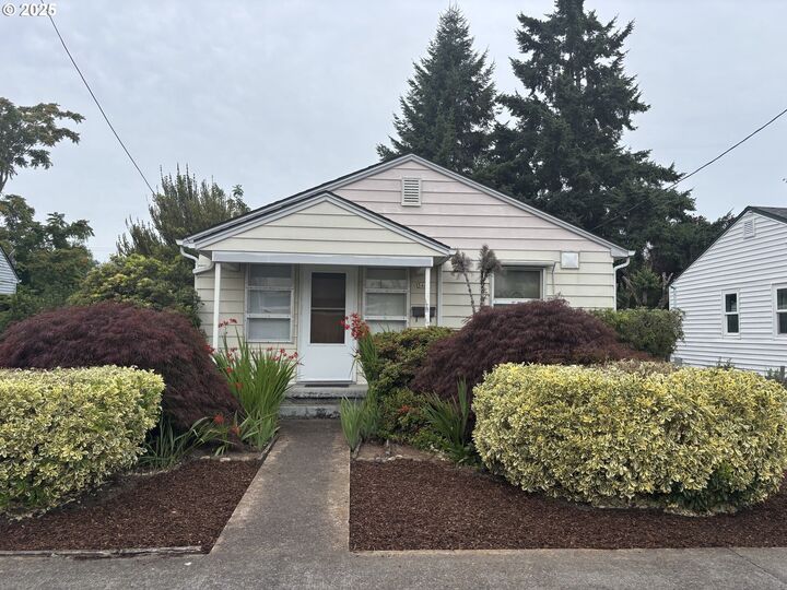 Property Photo: 3405 SE 69th Ave OR 97206