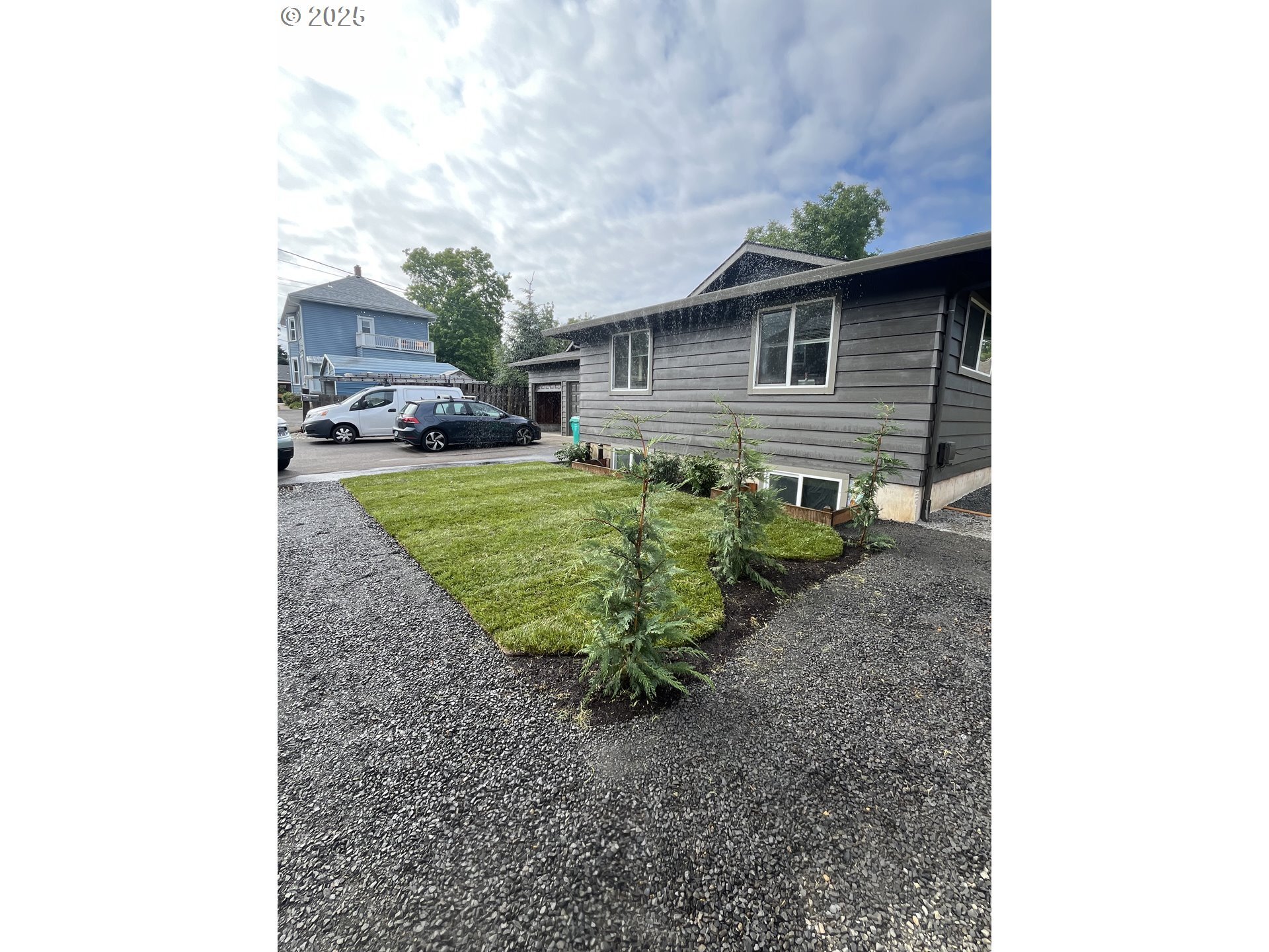 Property Photo: 6626 N Yale St OR 97203