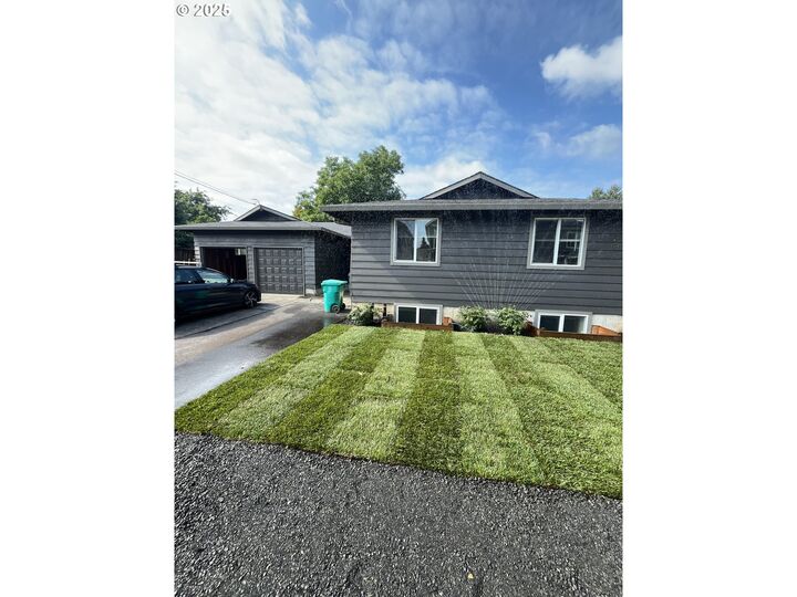 Property Photo: 6626 N Yale St OR 97203