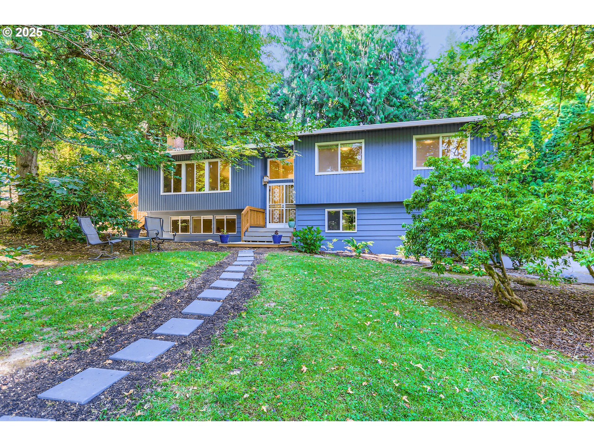 6118 SW Nevada Ct  Portland OR 97219 photo