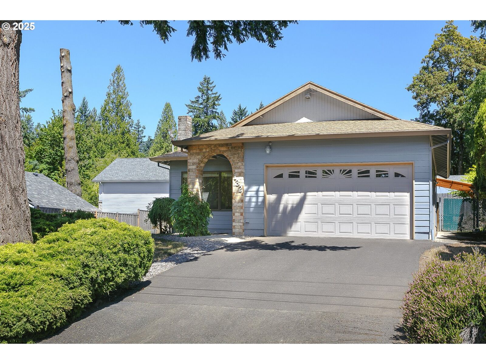 Property Photo: 132 SE 214th Ave OR 97030