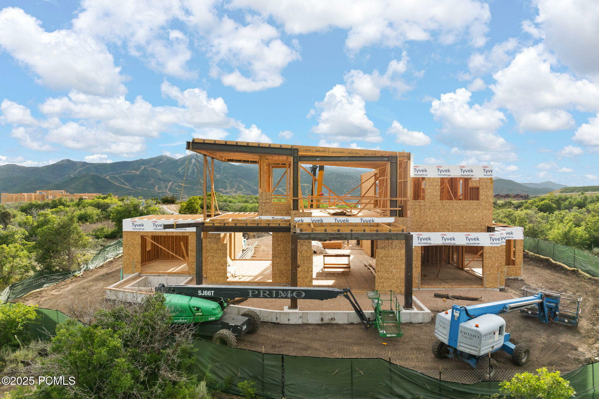 Property Photo: 2022 E Painted Bluff Circle UT 84036