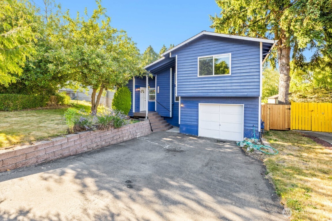 Property Photo: 3004 SW 106th Street B WA 98146