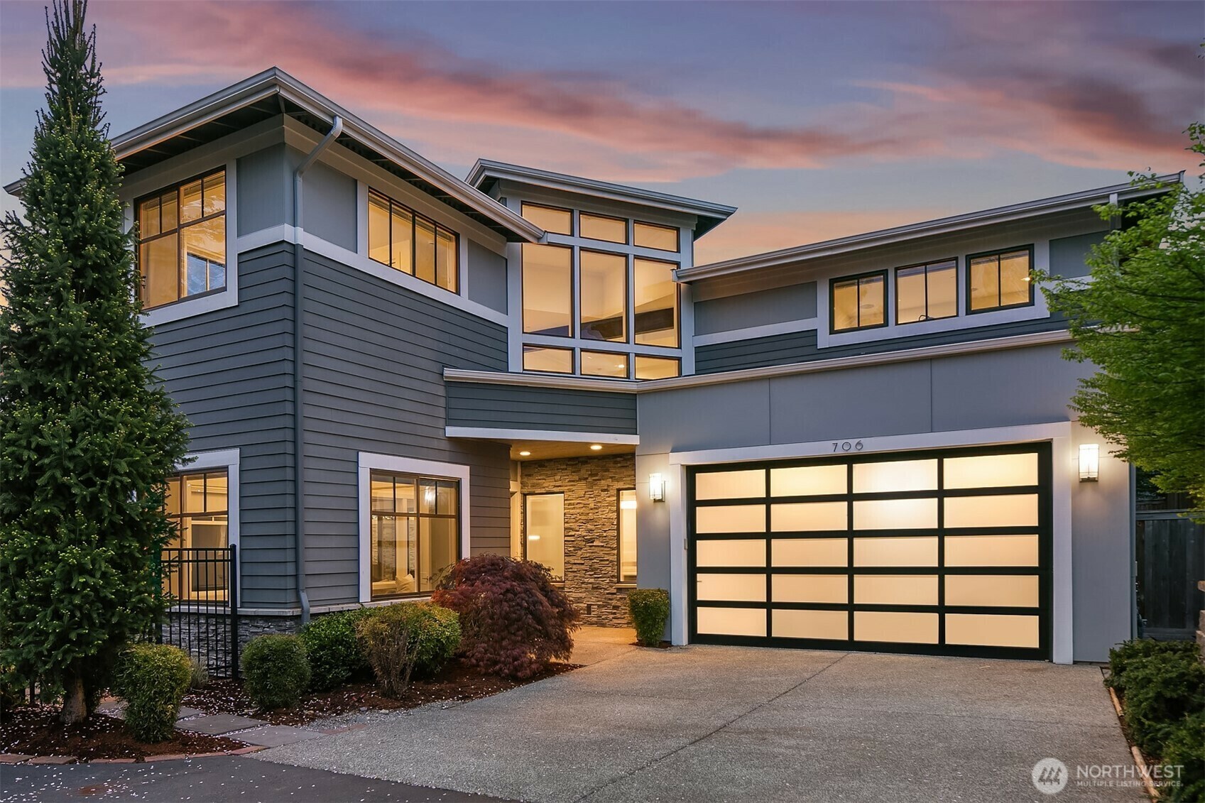 Property Photo:  706  4th Lane S  WA 98033 