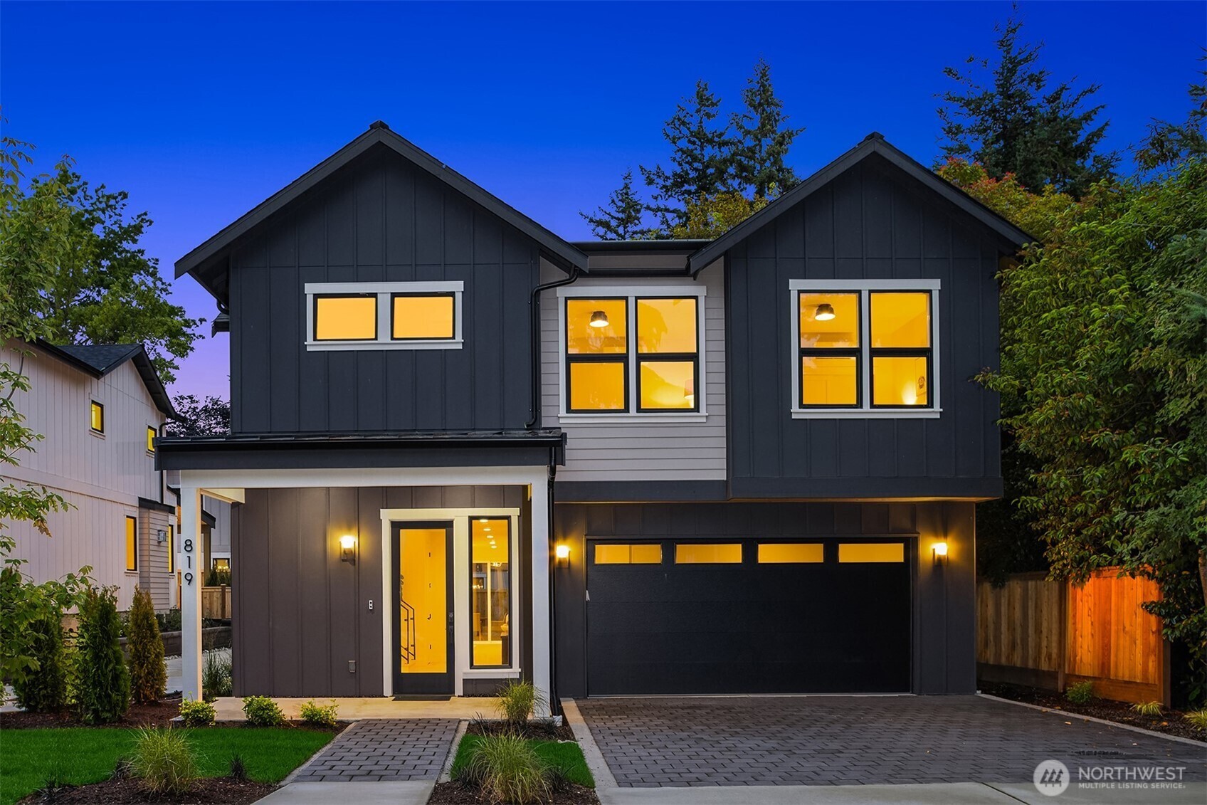 Property Photo: 819 18th Avenue W WA 98033