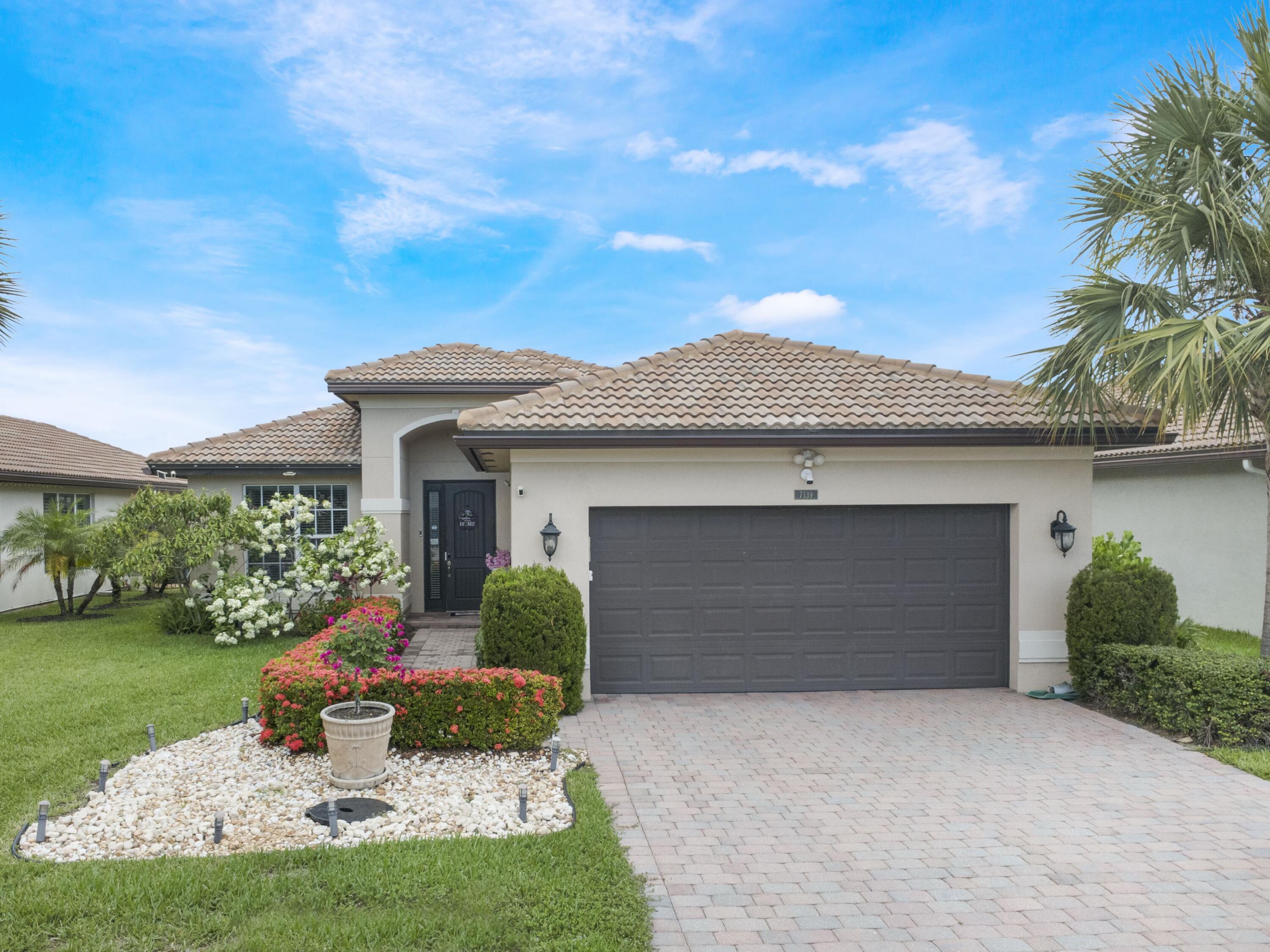 Property Photo: 7139 Prudencia Drive FL 33463