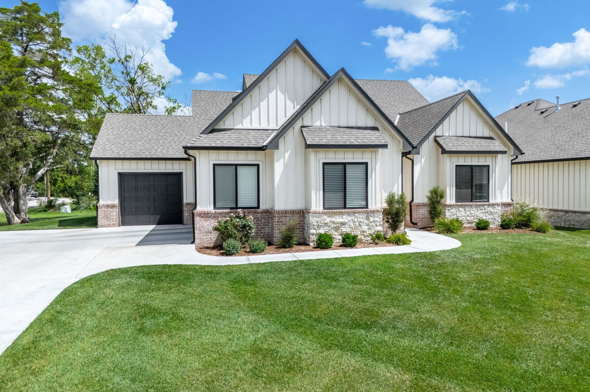 396 N Jackson Heights Ct  Wichita KS 67206 photo