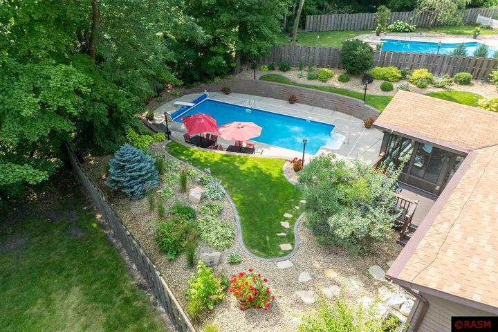 Property Photo: 31 Holiday Court MN 56003