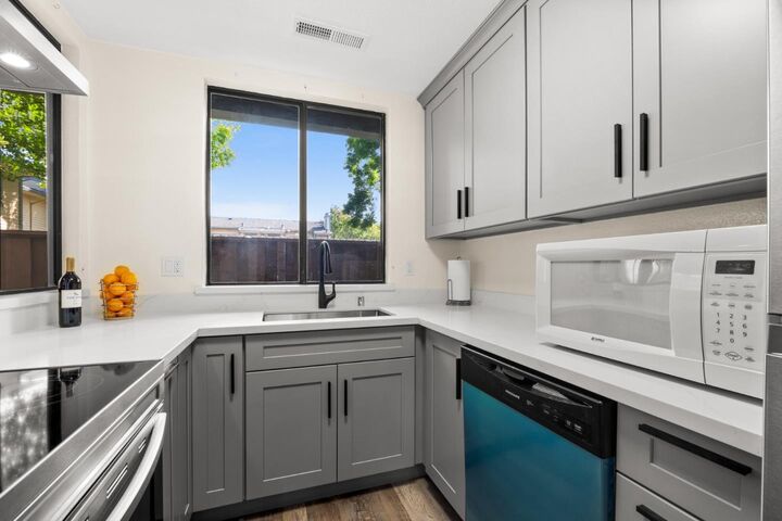 6043 Joaquin Murieta Avenue B  Newark CA 94560 photo