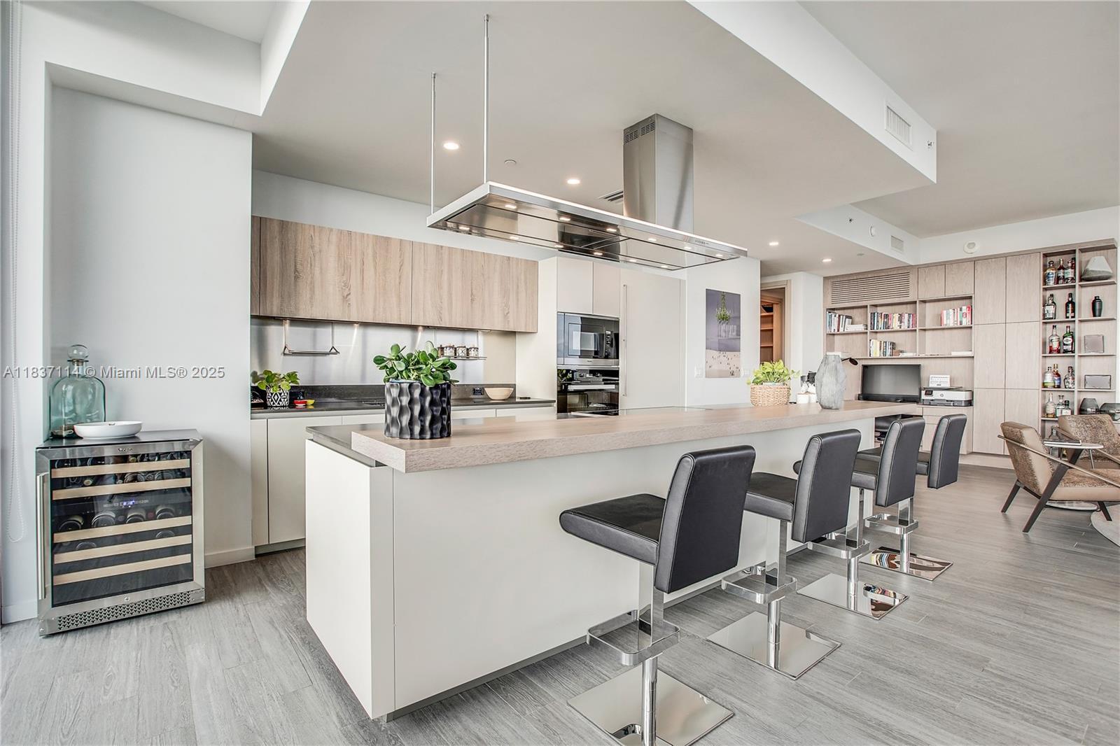 Property Photo: 1000 Brickell Plz Ph6002 FL 33131