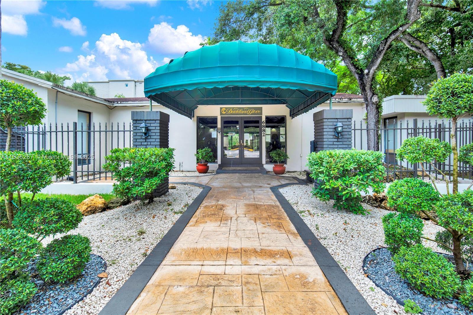 Property Photo: 6886 N Kendall Dr D102 FL 33156