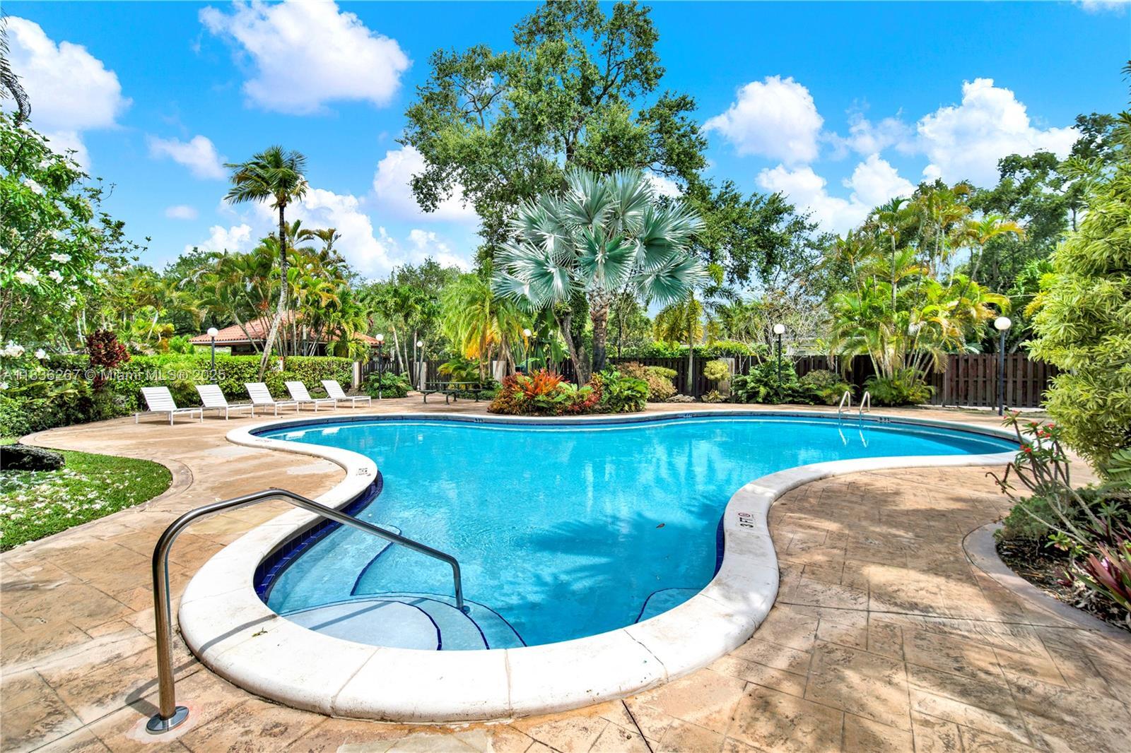 6886 N Kendall Dr D102  Pinecrest FL 33156 photo