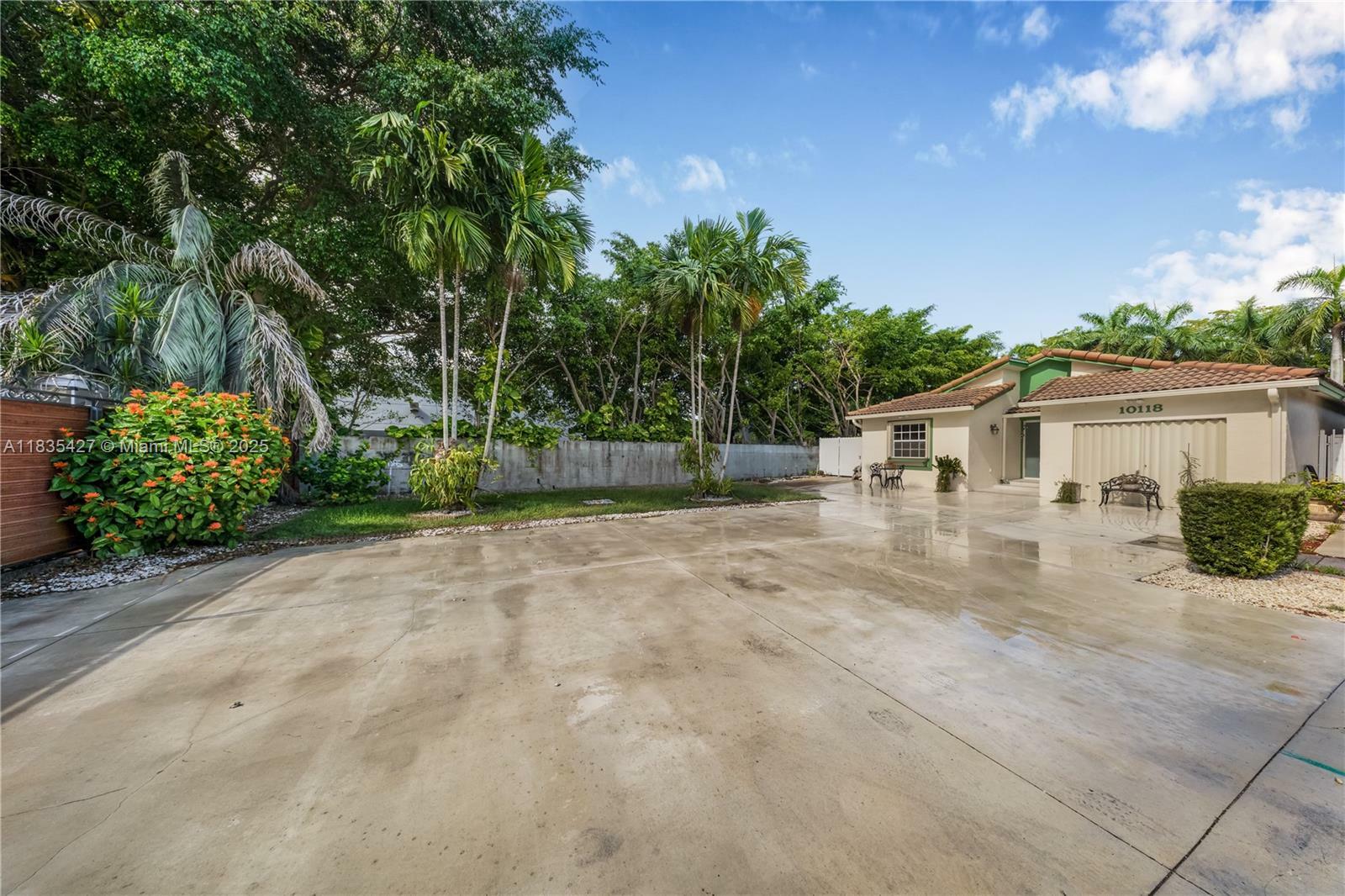 Property Photo: 10118 SW 146th Pl FL 33186