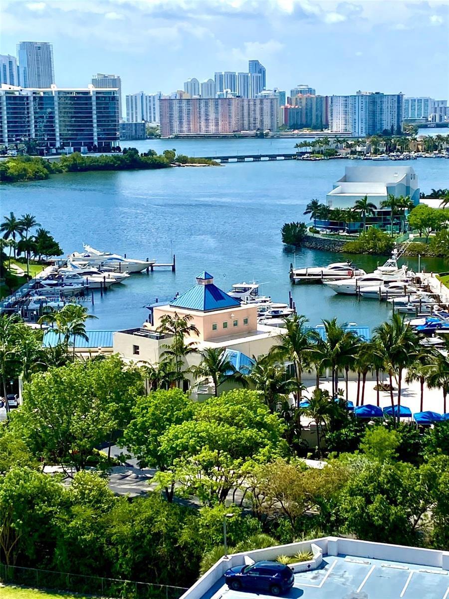 Property Photo: 3300 NE 191st St 1612 FL 33180