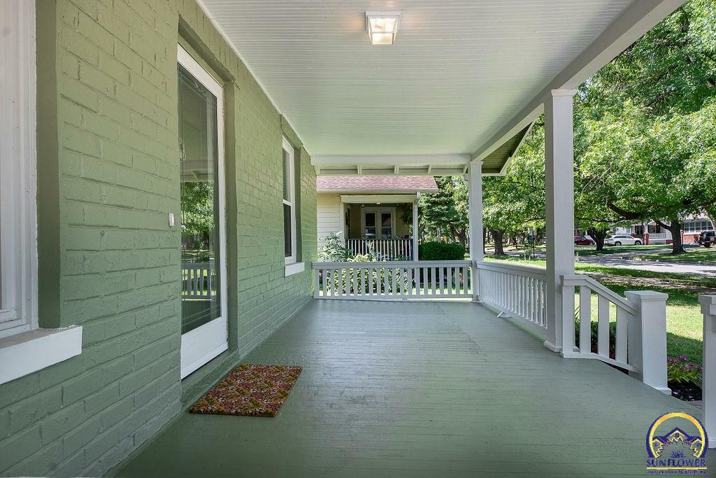 Property Photo: 1320 SW Macvicar Ave KS 66604