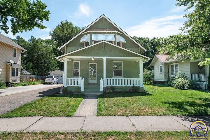 Property Photo:  1320 SW Macvicar Ave  KS 66604 