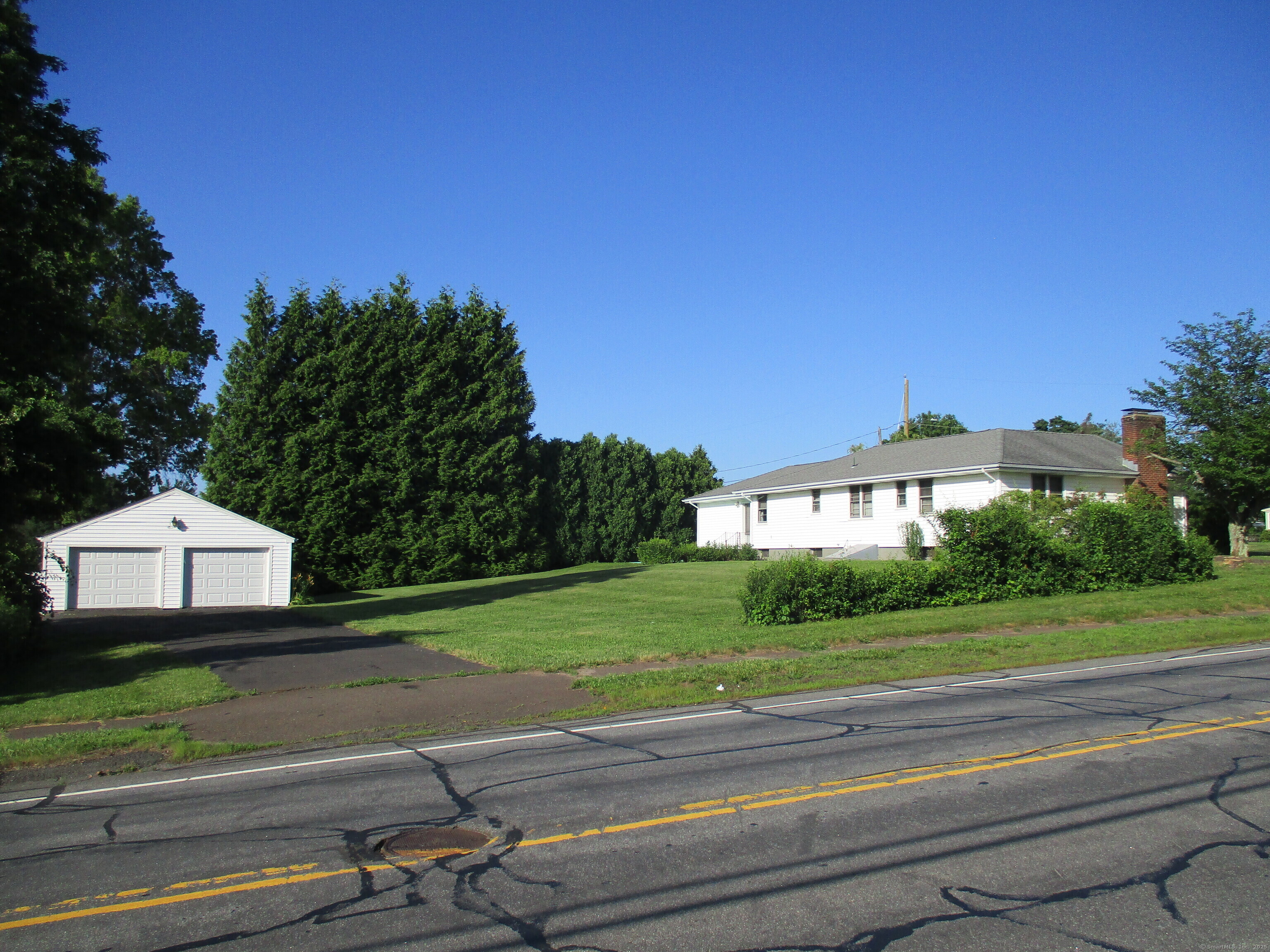 Property Photo: 8 Susan Lane CT 06450