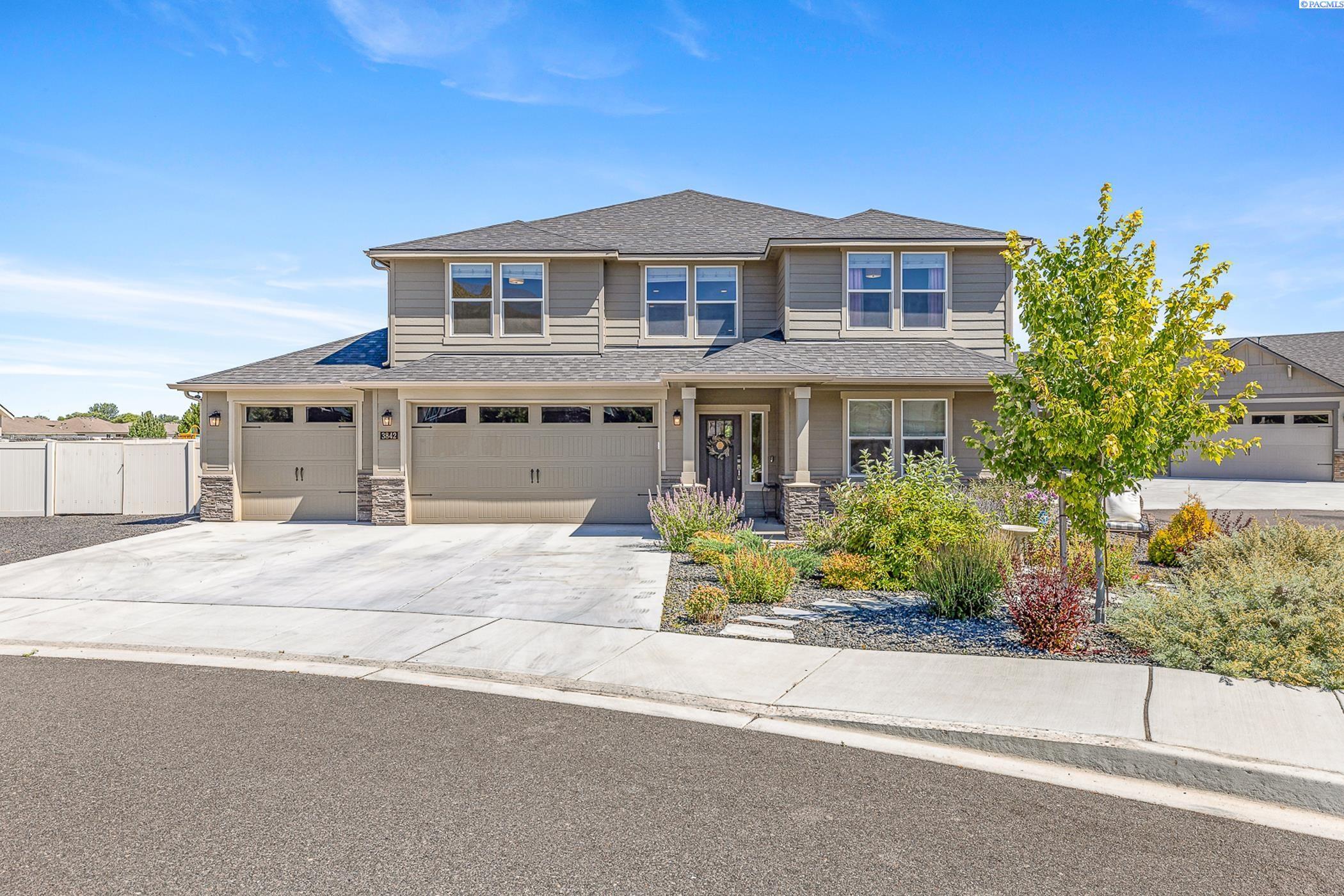Property Photo: 3842 Curtis Dr WA 99353-7851