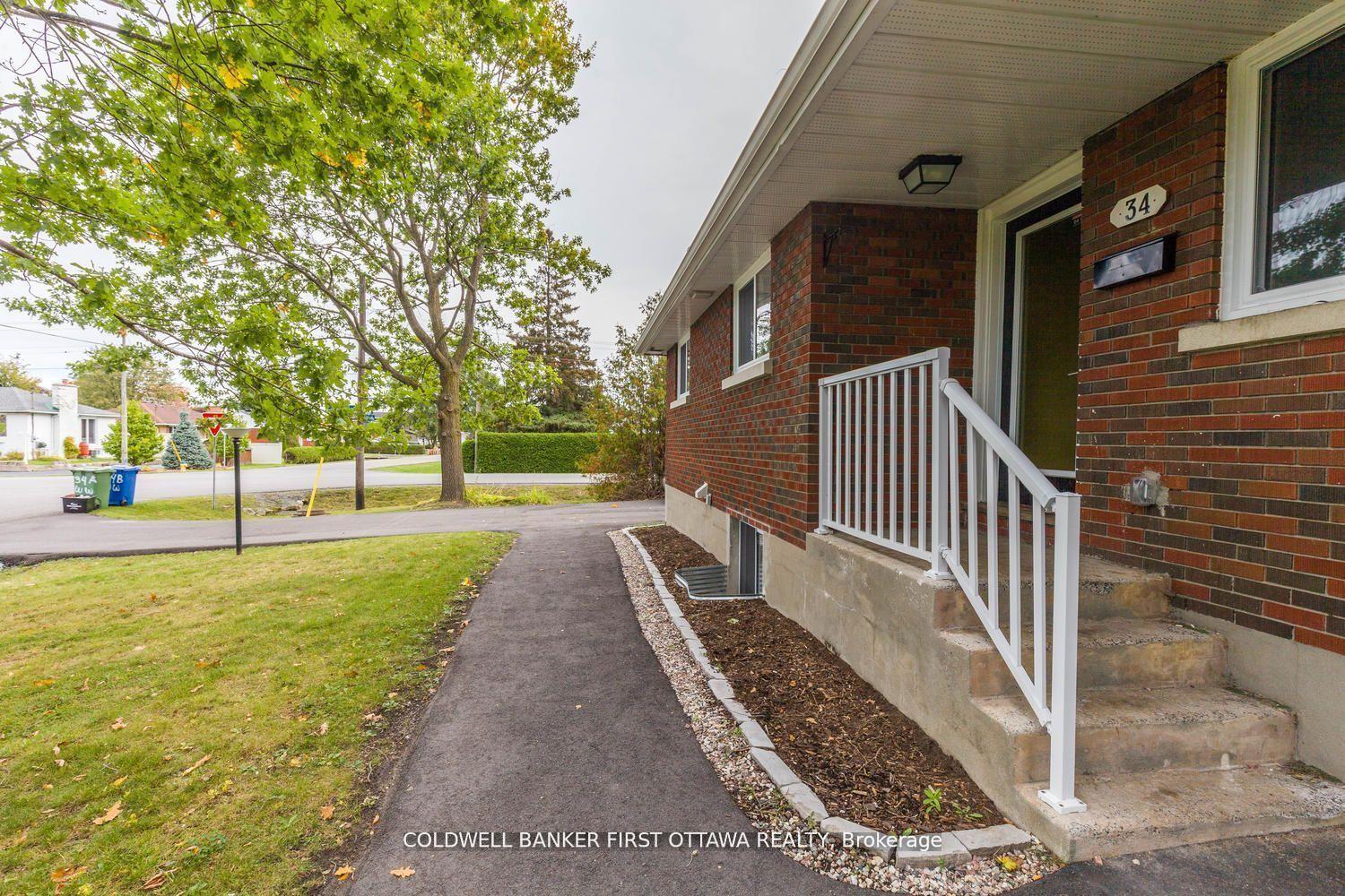 Photo de la propriété: 34 Westwood Drive ON K2G 2X1