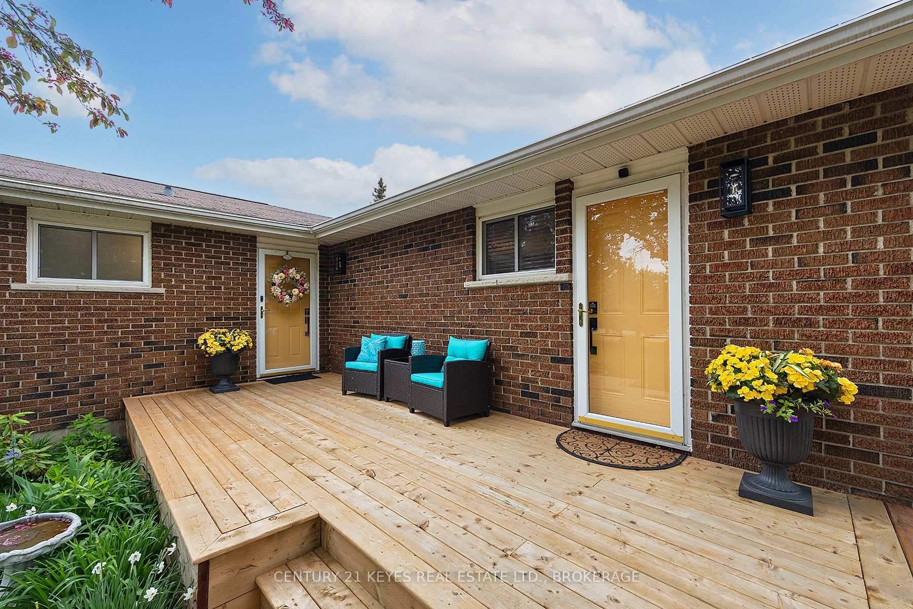 Property Photo:  38 Willowbank Road W  ON K7G 2V5 