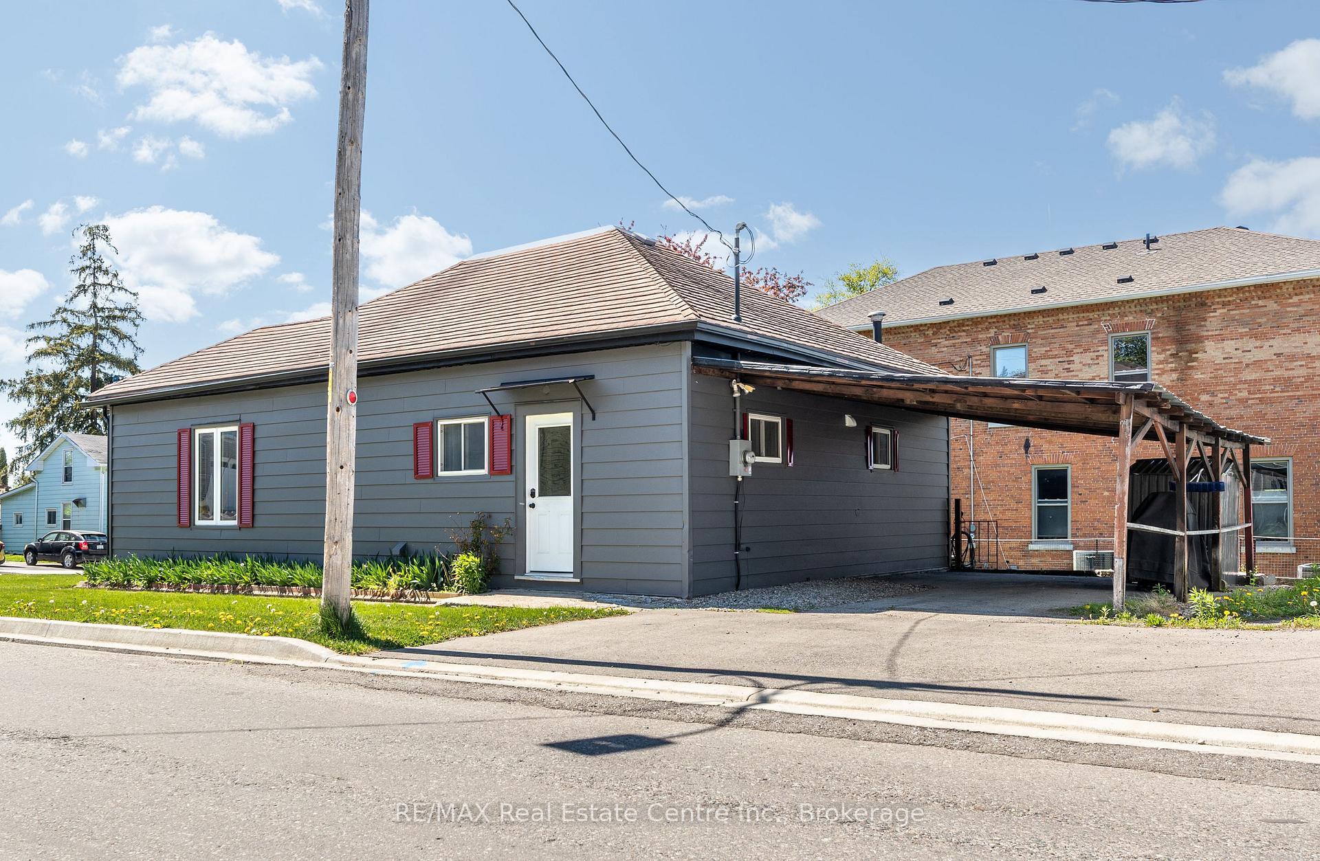 Property Photo: 109 Carroll Street ON N5C 1W1