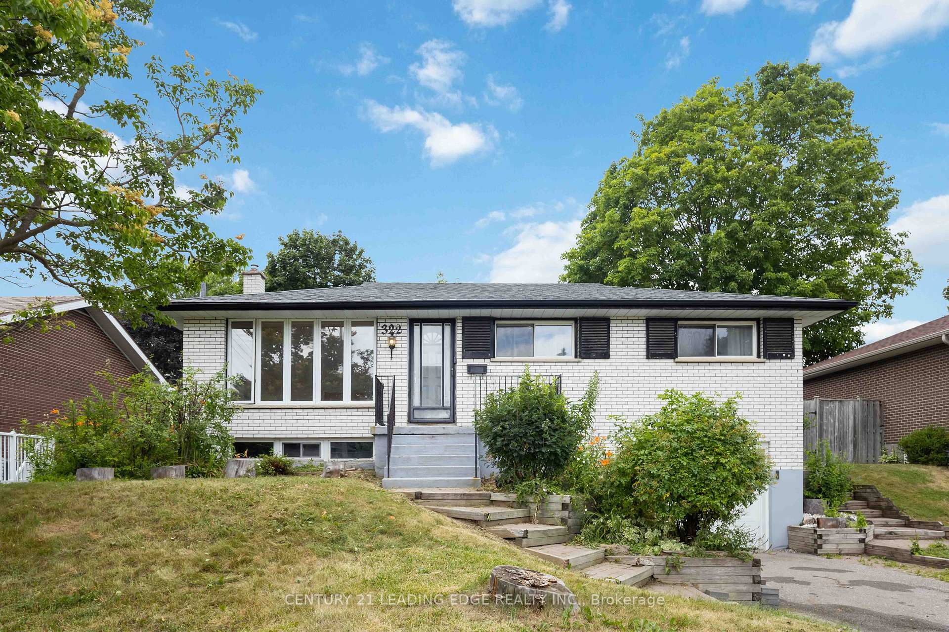 Property Photo: 322 Hillcroft Street ON L1G 2L9