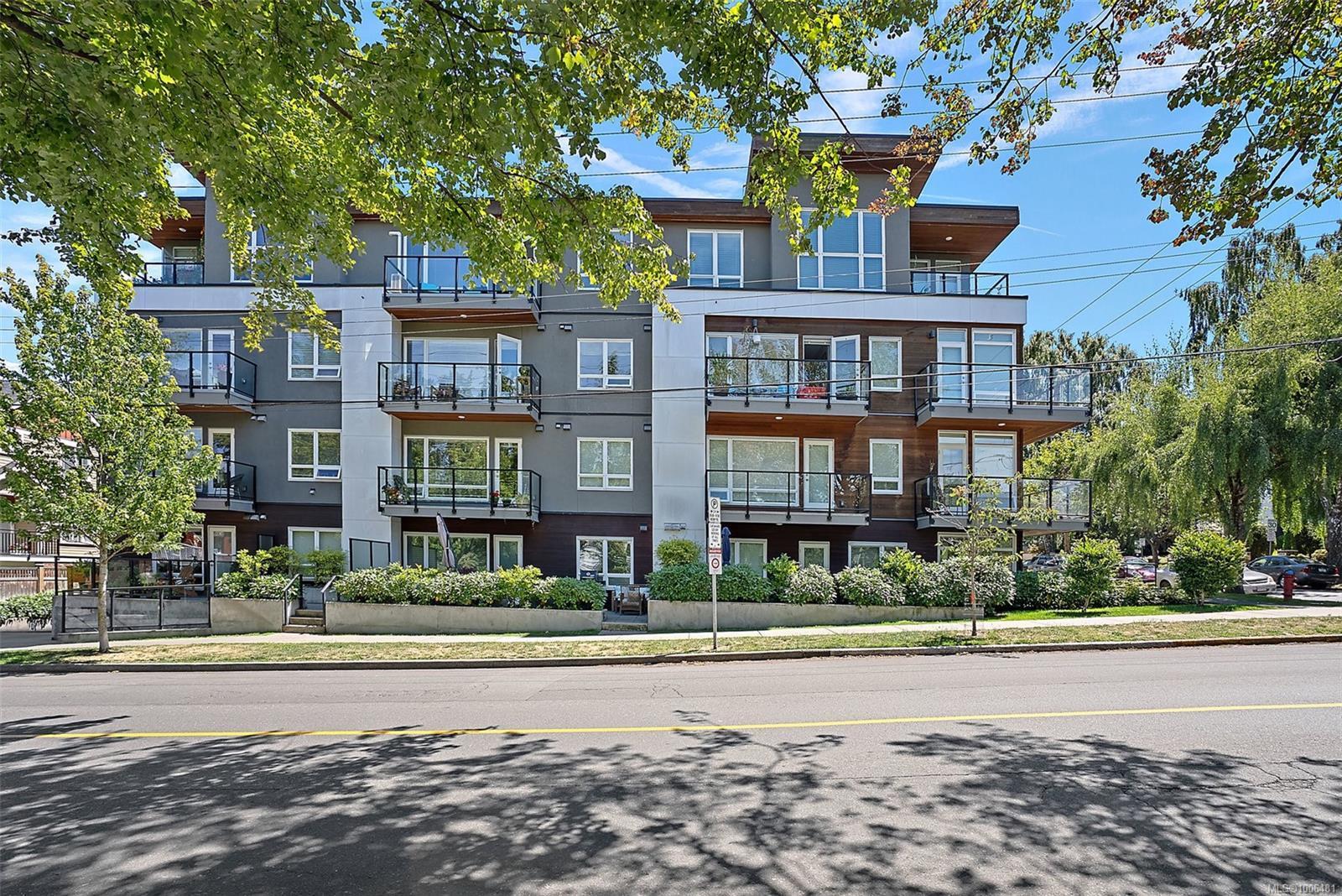 Property Photo: 300 Michigan St 101 BC V8V 1R5