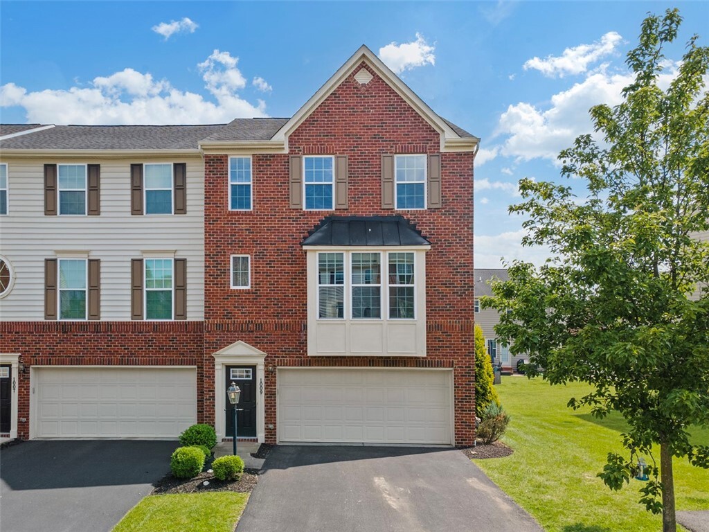 Property Photo: 1009 Grey Fox Circle PA 15017