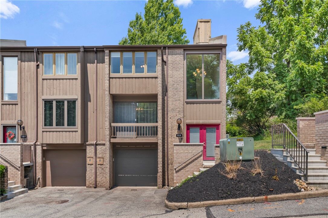 Property Photo: 108 Locust Ct PA 15237