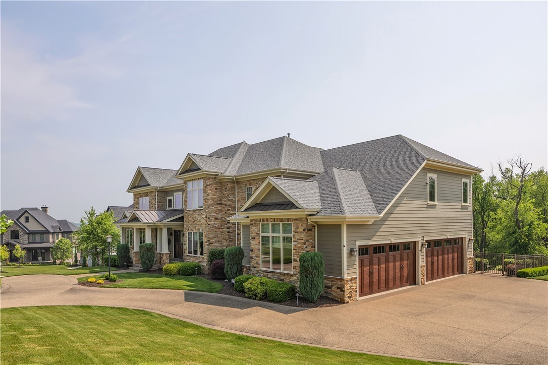 Property Photo:  106 Orchard Dr  PA 15044 