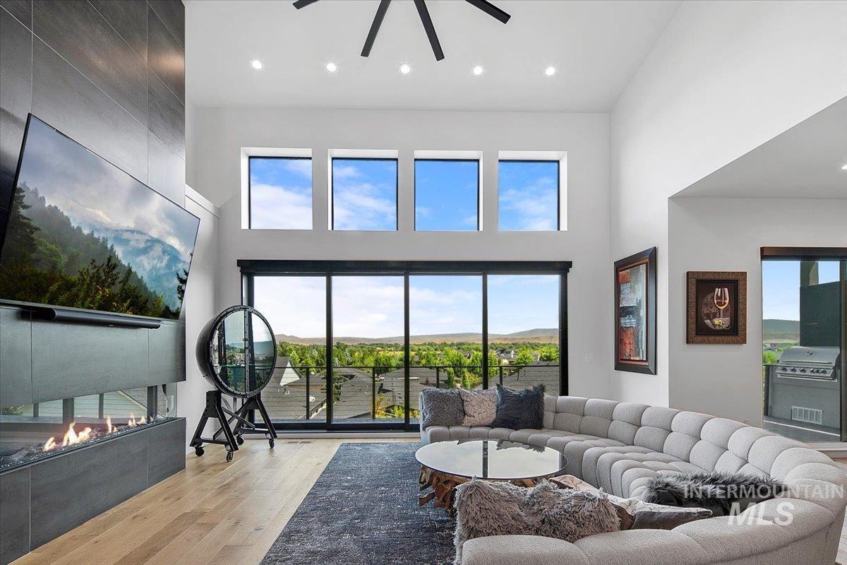 Property Photo:  752 Ashbourne Ln.  ID 83616 