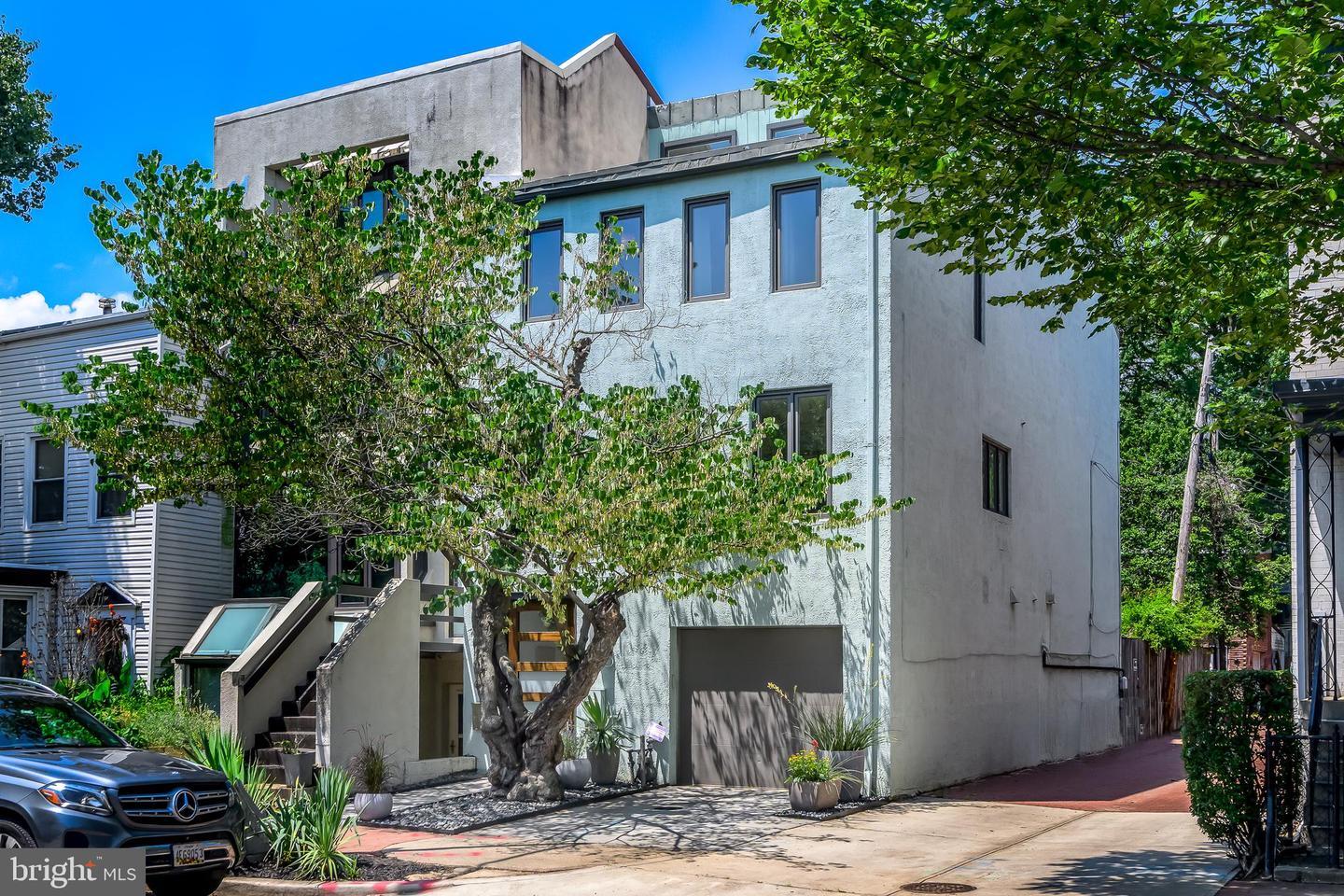 Property Photo: 910 Independence Avenue SE DC 20003