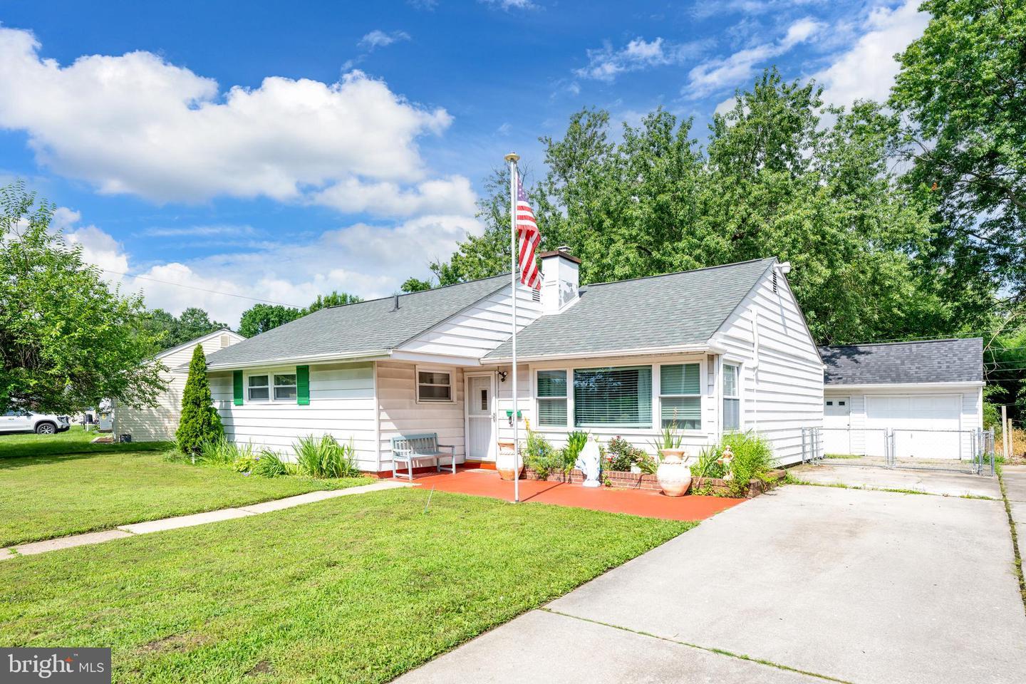 Property Photo: 7 Gainor Road DE 19720