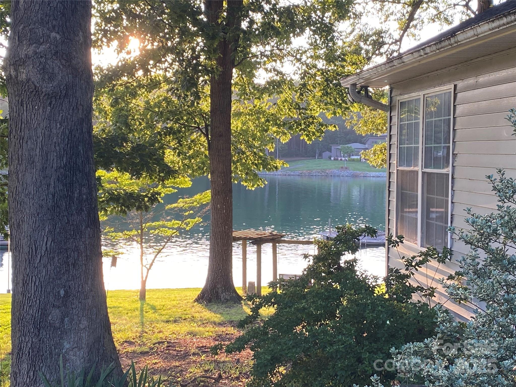 4927 Vagabond Lane  Sherrills Ford NC 28673 photo