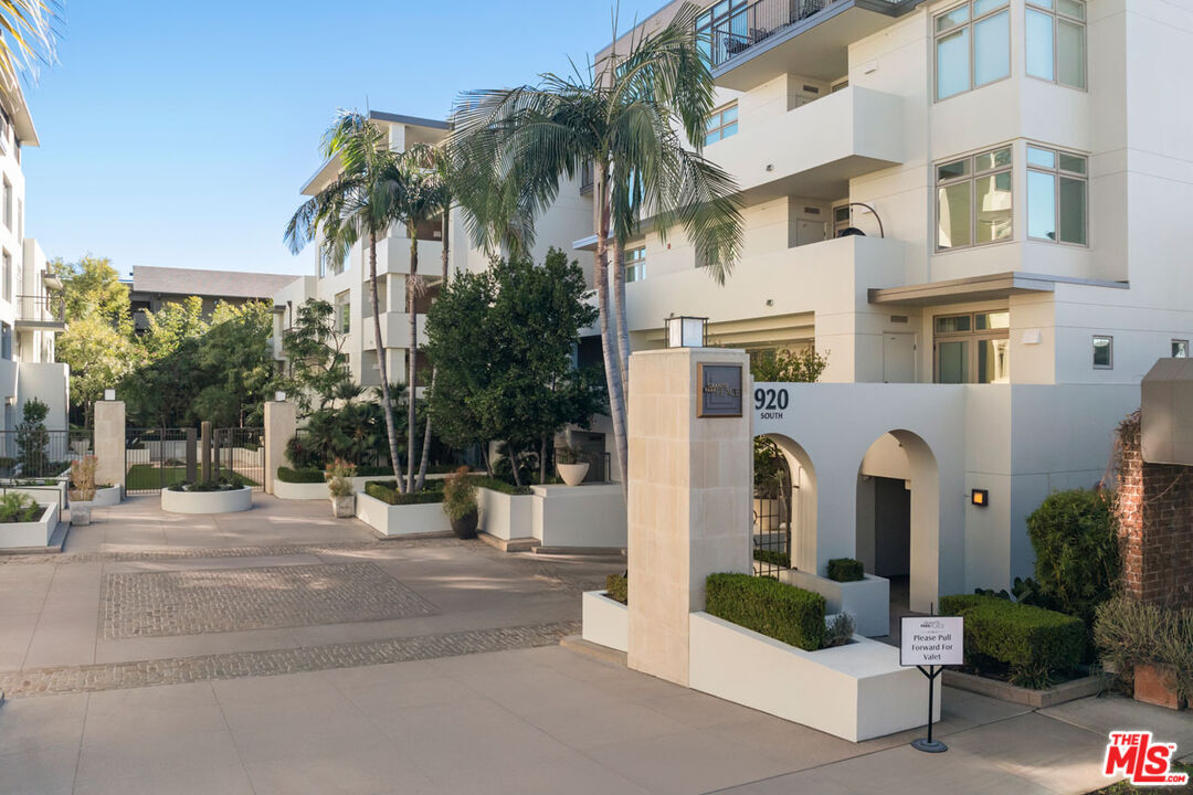 Property Photo: 920 Granite Dr CA 91101