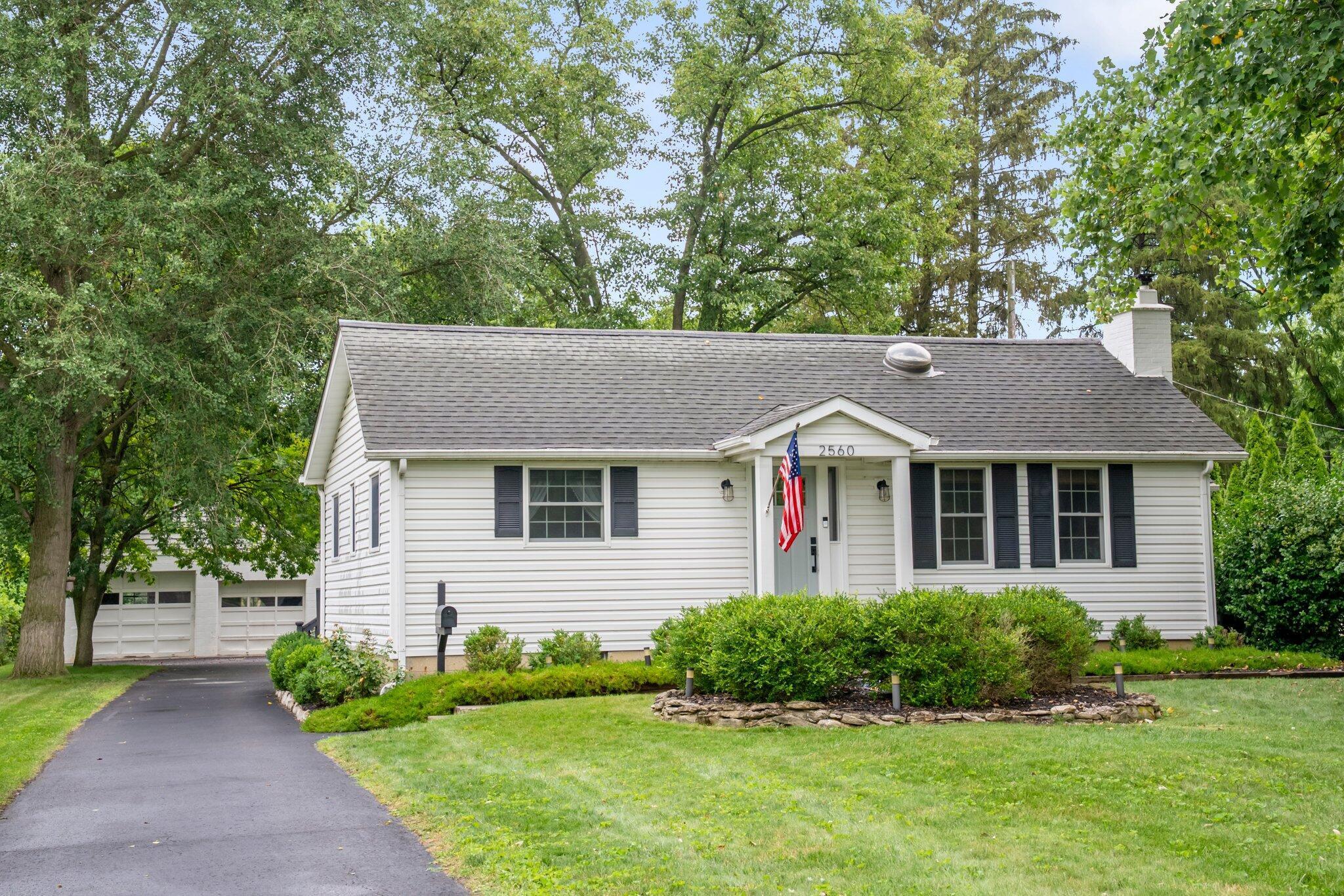 Property Photo: 2560 Zollinger Road OH 43221
