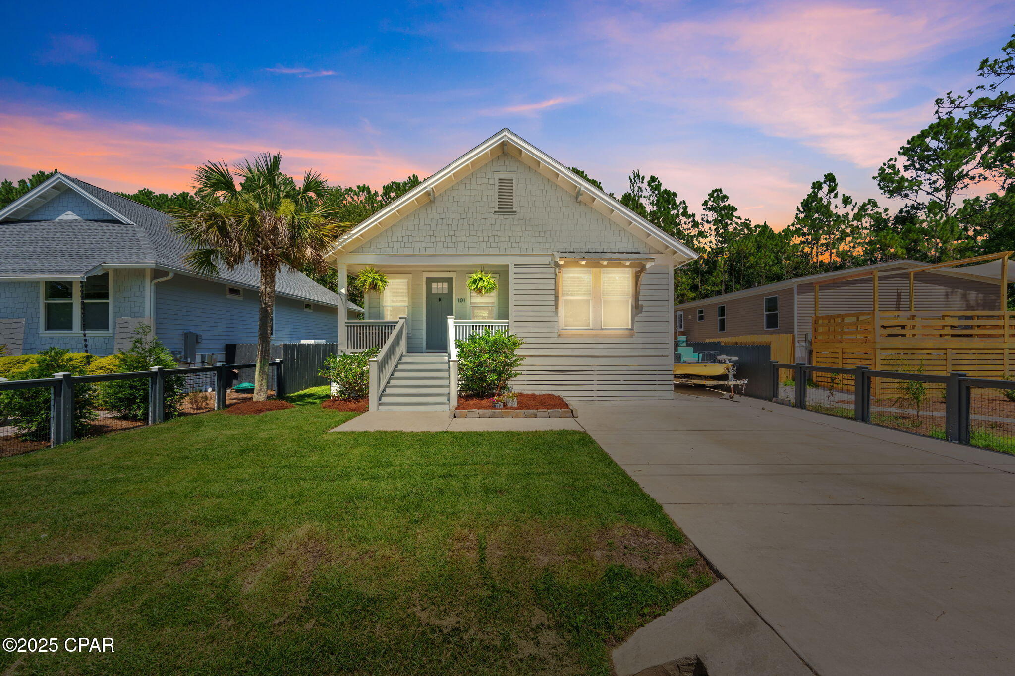 Property Photo: 101 N 6th FL 32459