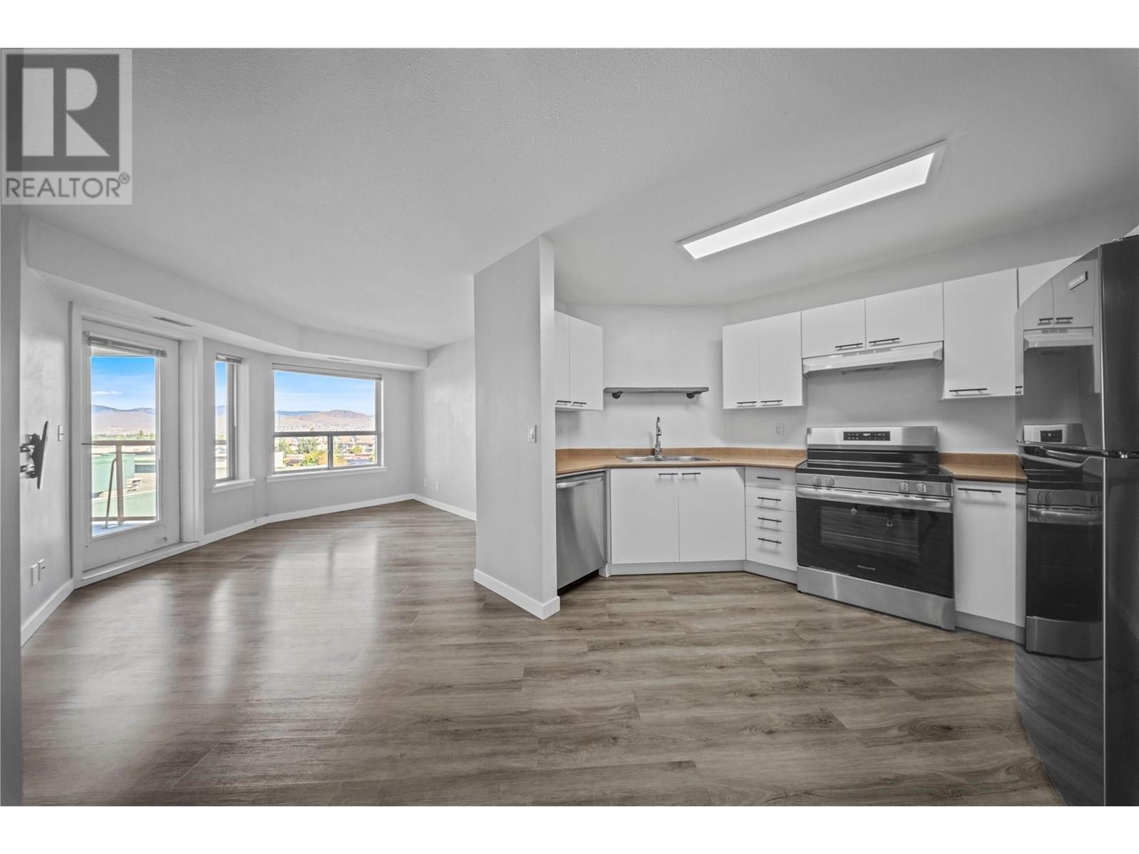 Property Photo: 629 Lansdowne Street 405 BC V2C 1Y6