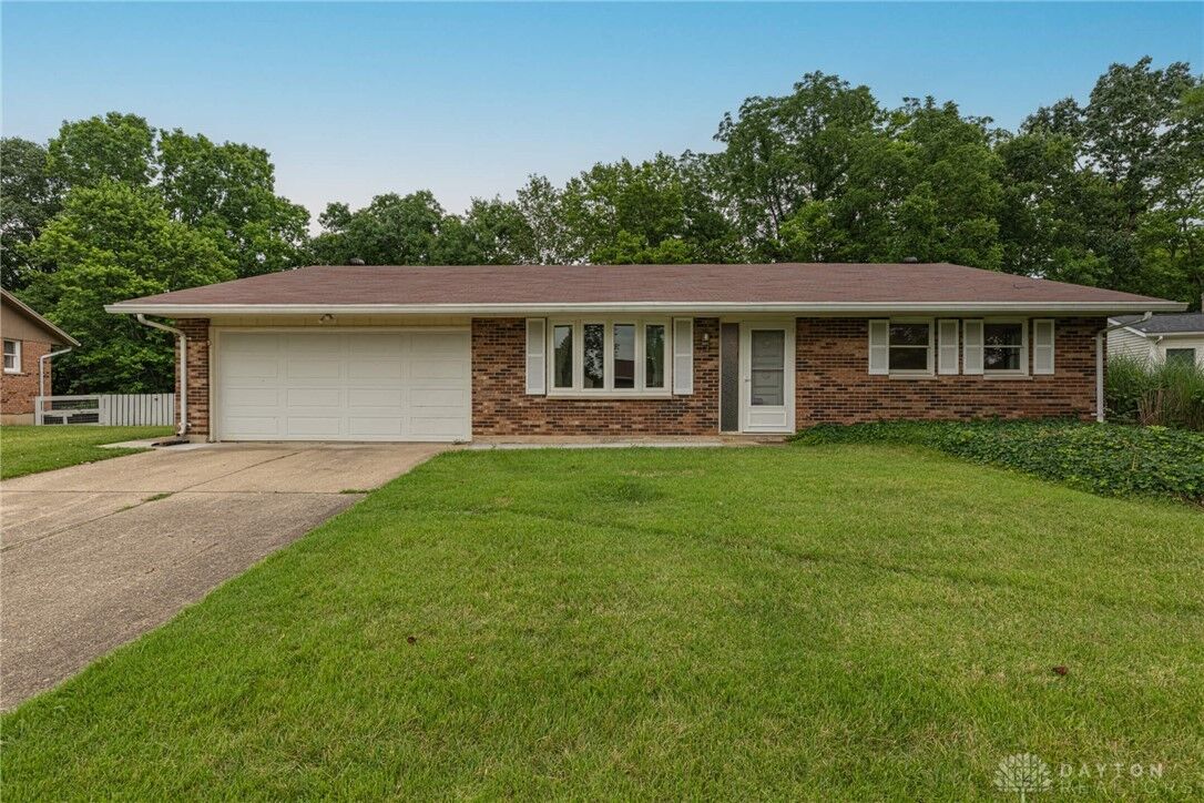 Property Photo: 902 Victoria Drive OH 45005