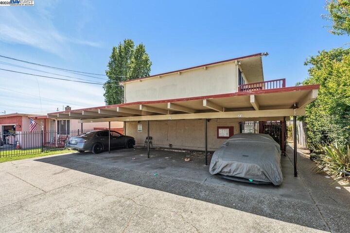 Property Photo: 317 S 26th St CA 94804