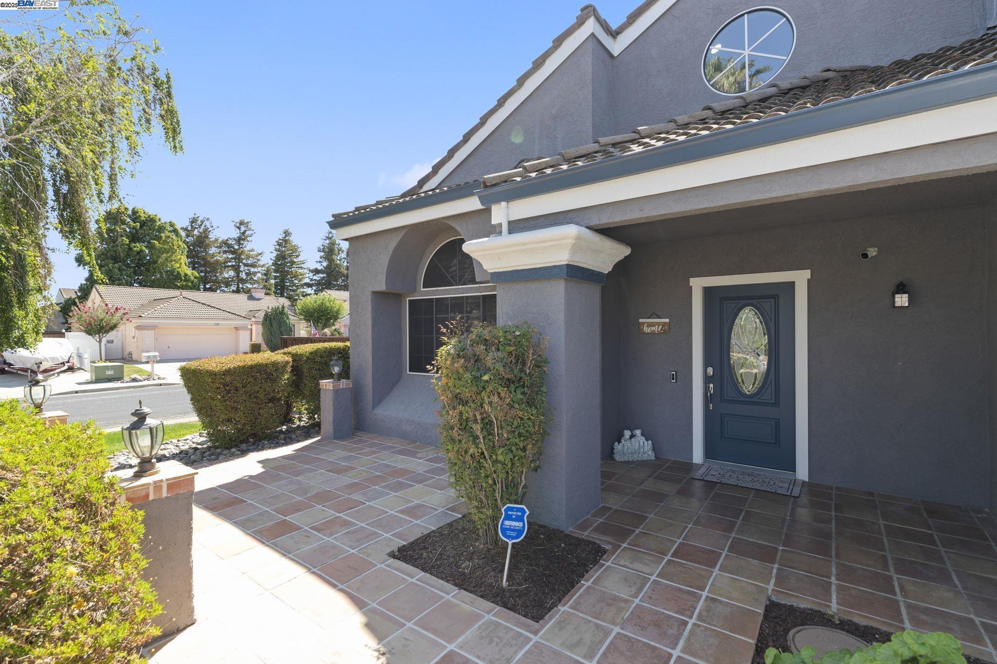 Property Photo: 73 Galleron Ct CA 94561