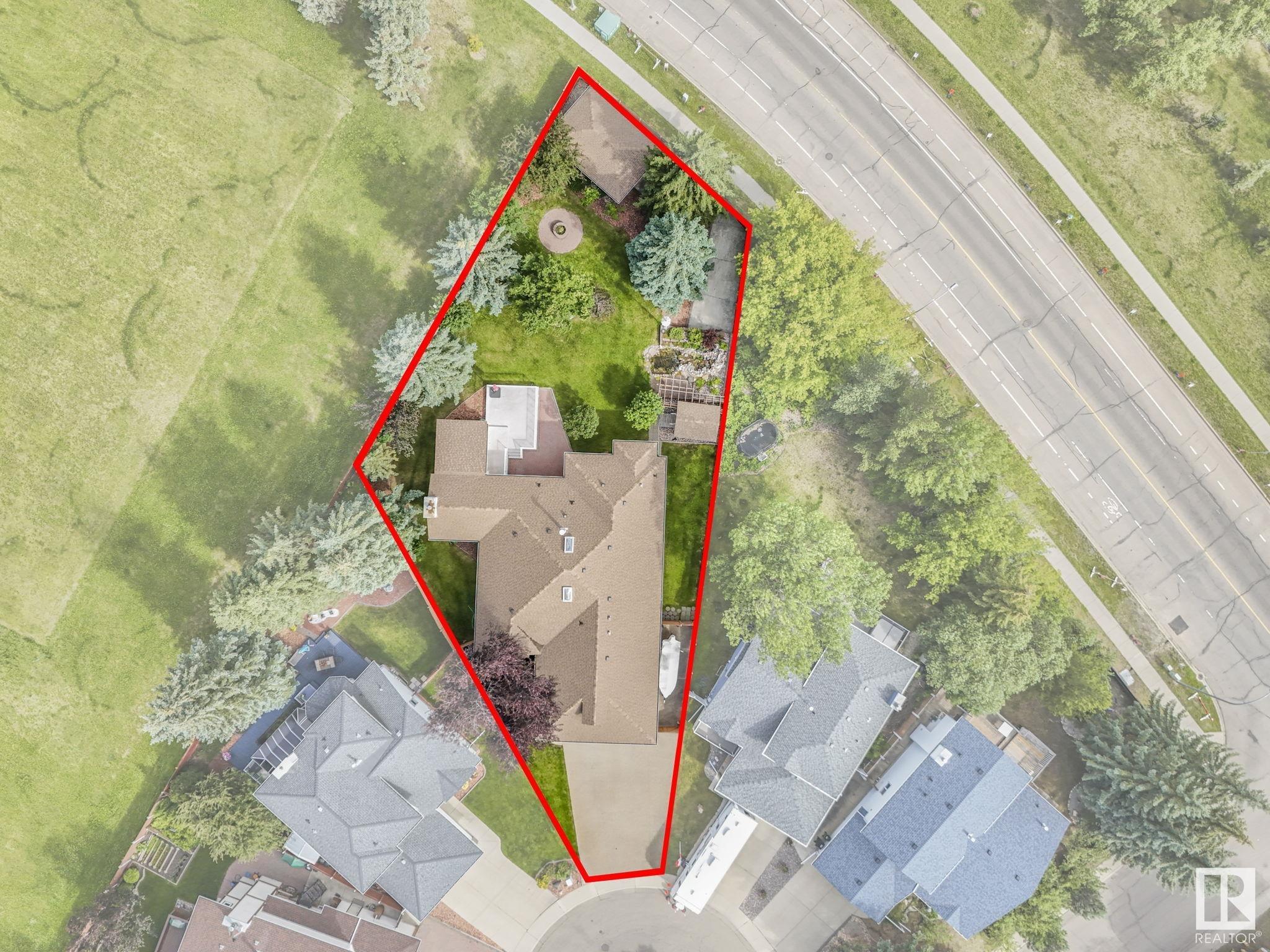 Property Photo:  1820 Bearspaw Drive NW  AB T6J 6K4 