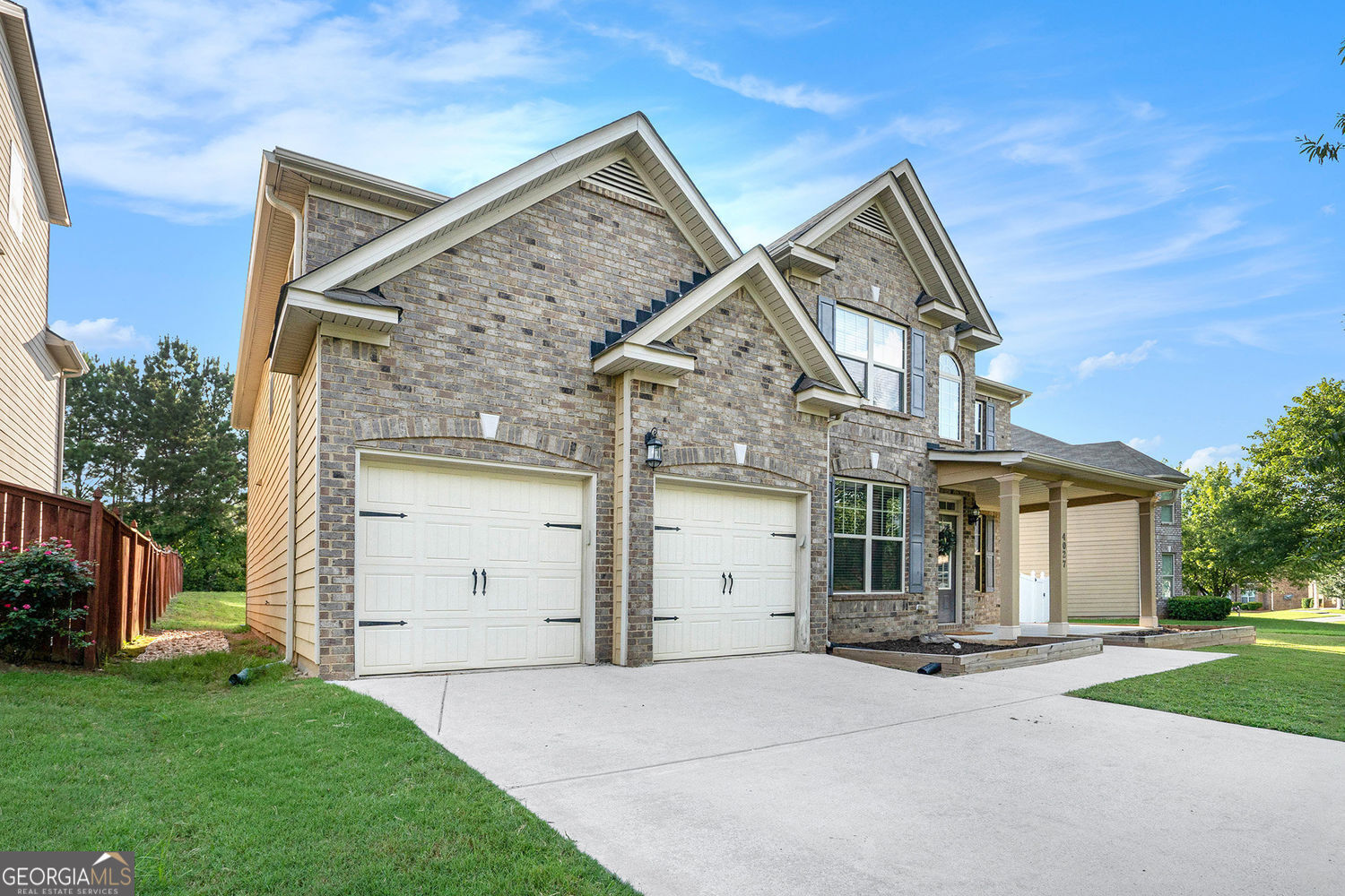 Property Photo: 4027 Dinmont Chase GA 30349