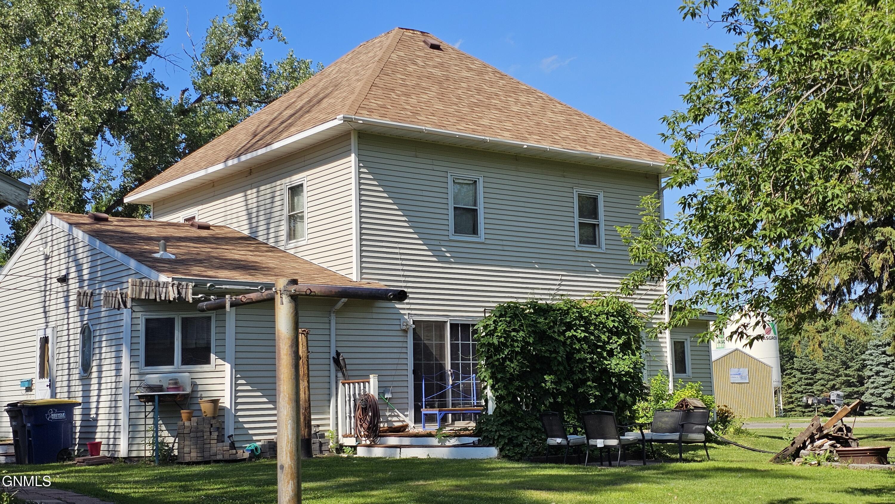 Property Photo: 715 4th Street ND 58433