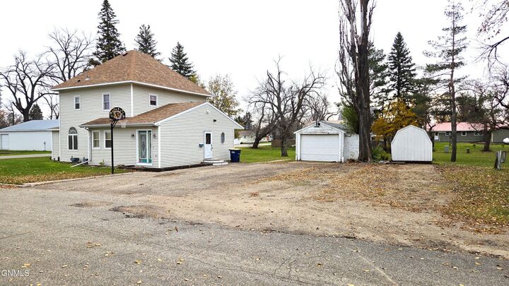 Property Photo: 715 4th Street ND 58433