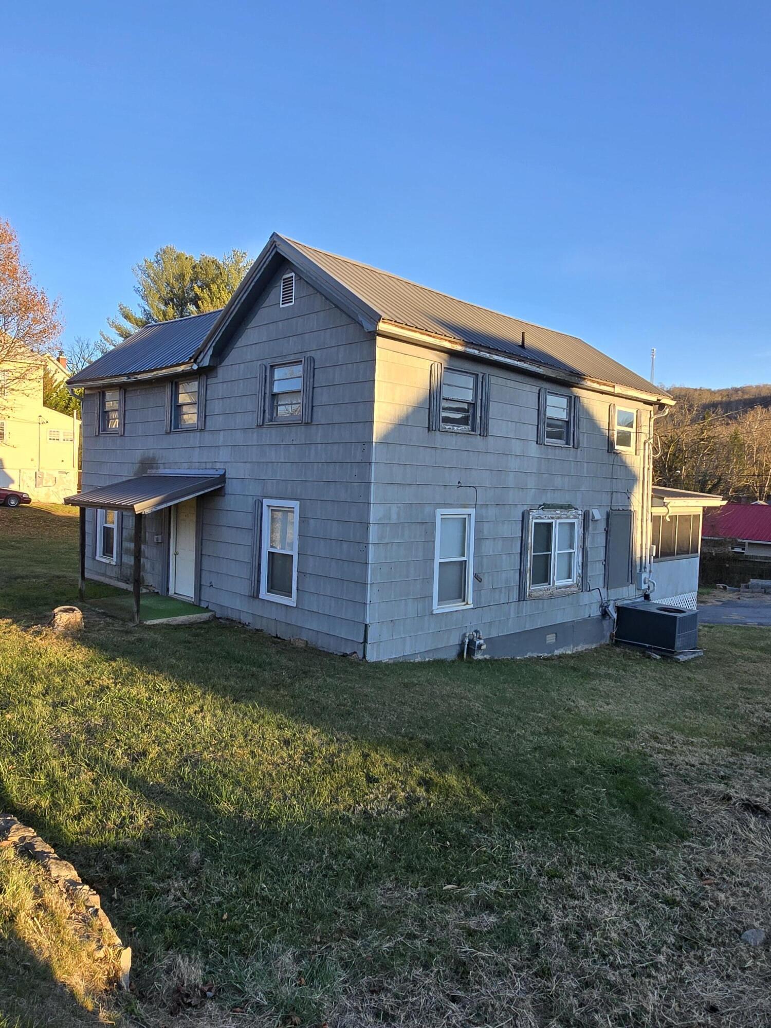 Property Photo: 615 Pocahontas Ave WV 24970