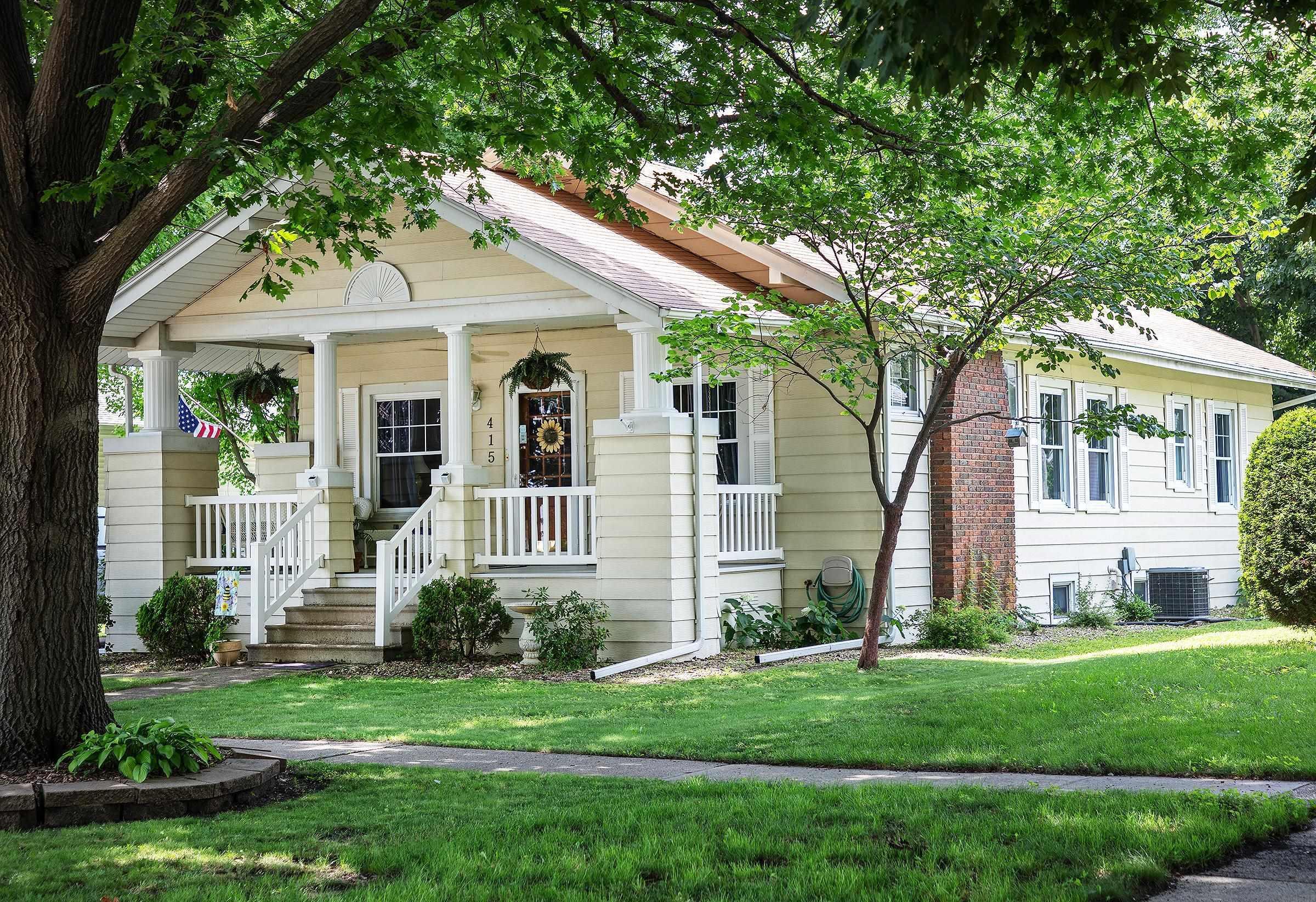 Property Photo: 415 Locust Street IA 50602