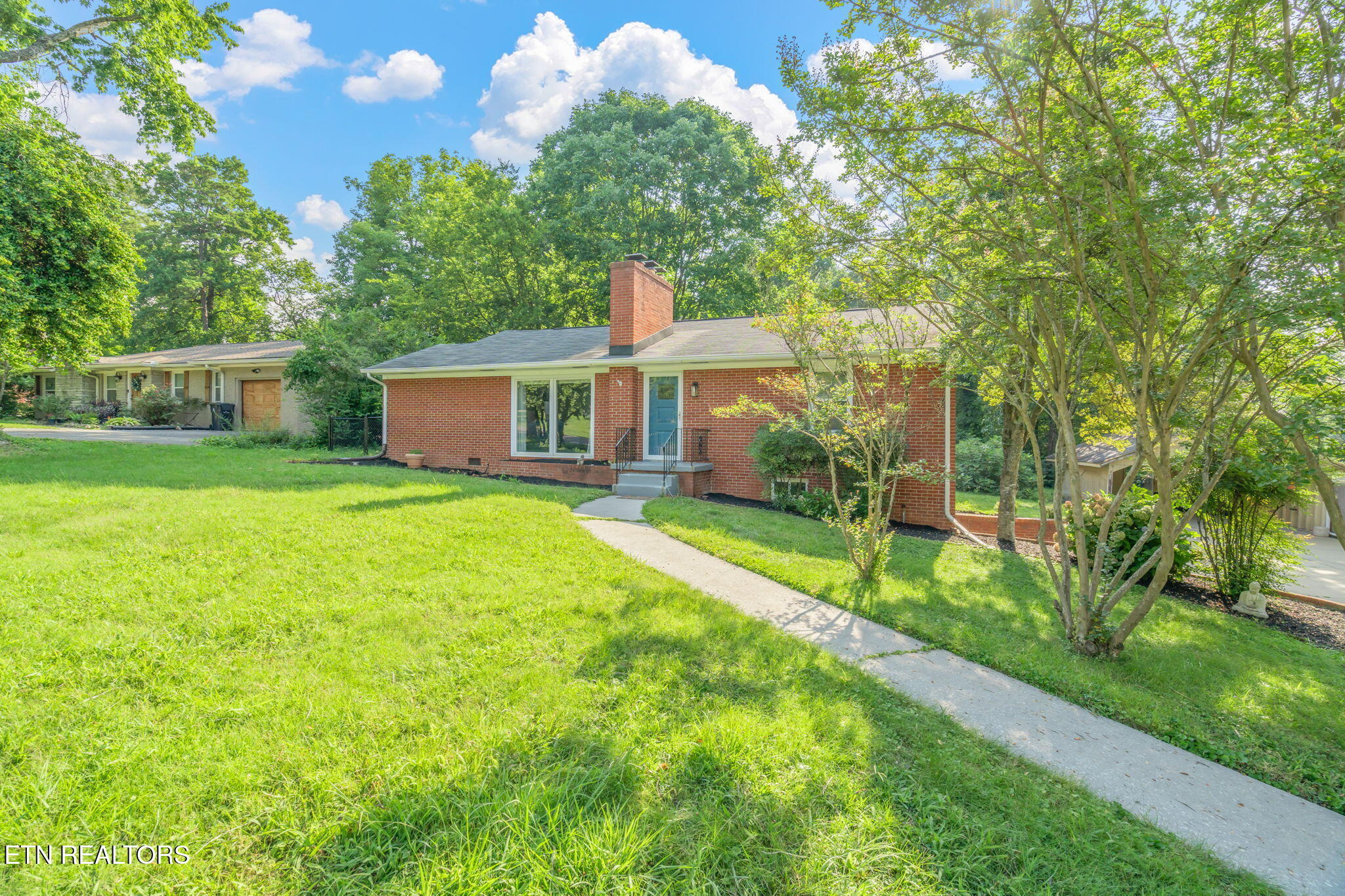 Property Photo: 304 Bona Rd TN 37914