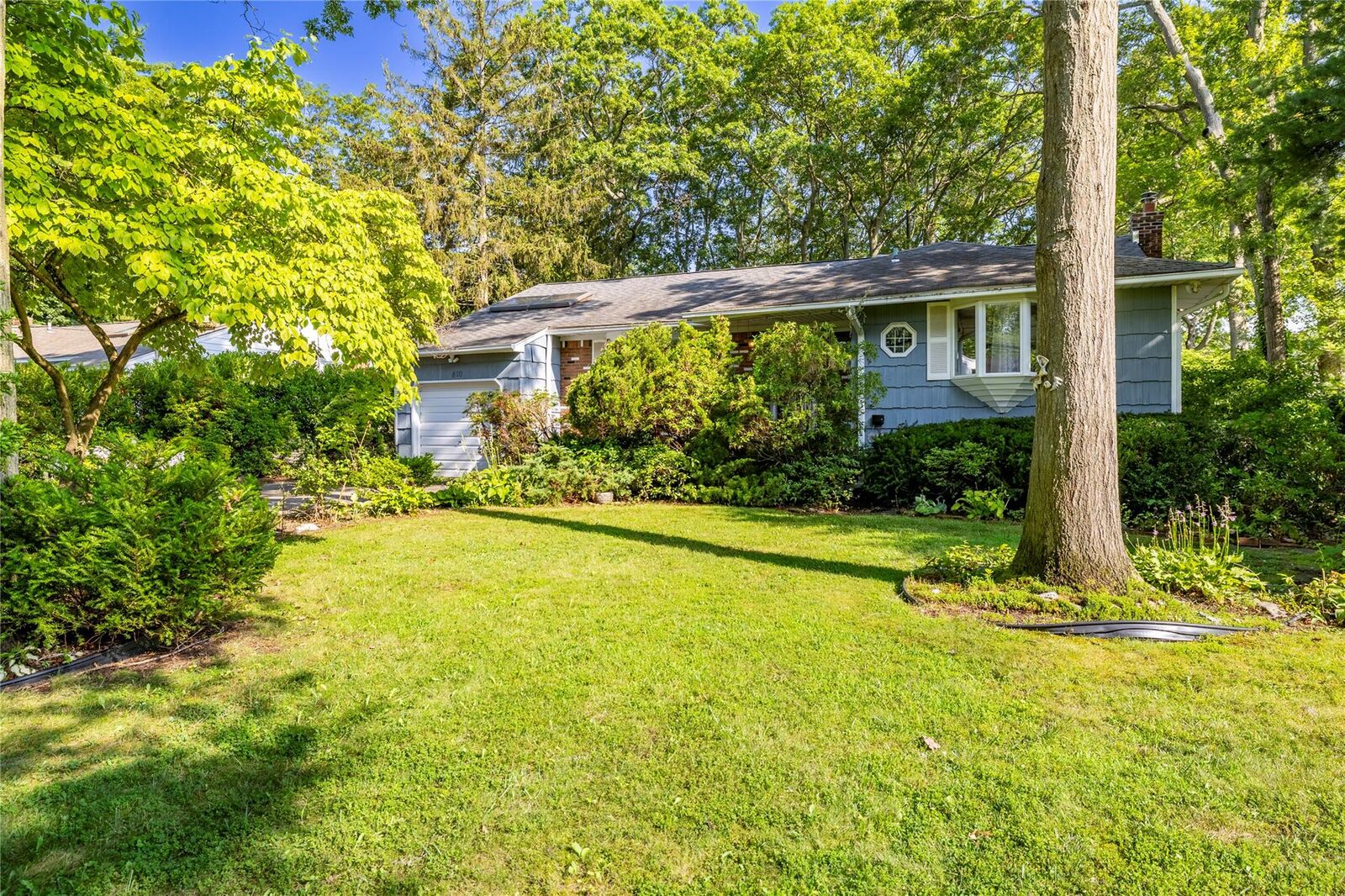 Property Photo:  810 Tooker Avenue  NY 11704 